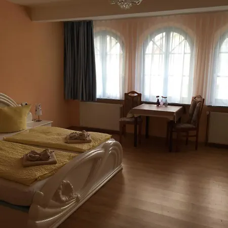 Ferienhaus, Doppelhaushaelfte In Seebad Ahlbeck *