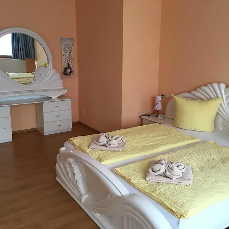 Ferienhaus, Doppelhaushaelfte In Seebad Ahlbeck * Heringsdorf (Usedom)